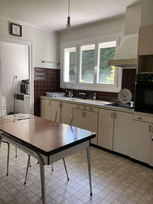 Maison à SAINT-GENIS-LES-OLLIERES