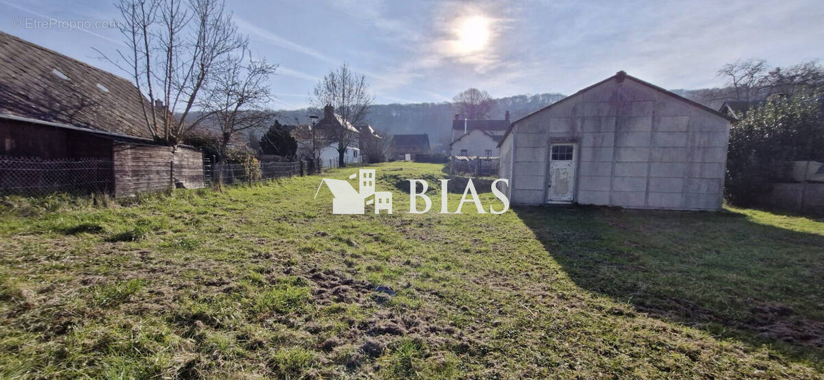 Terrain à YVILLE-SUR-SEINE