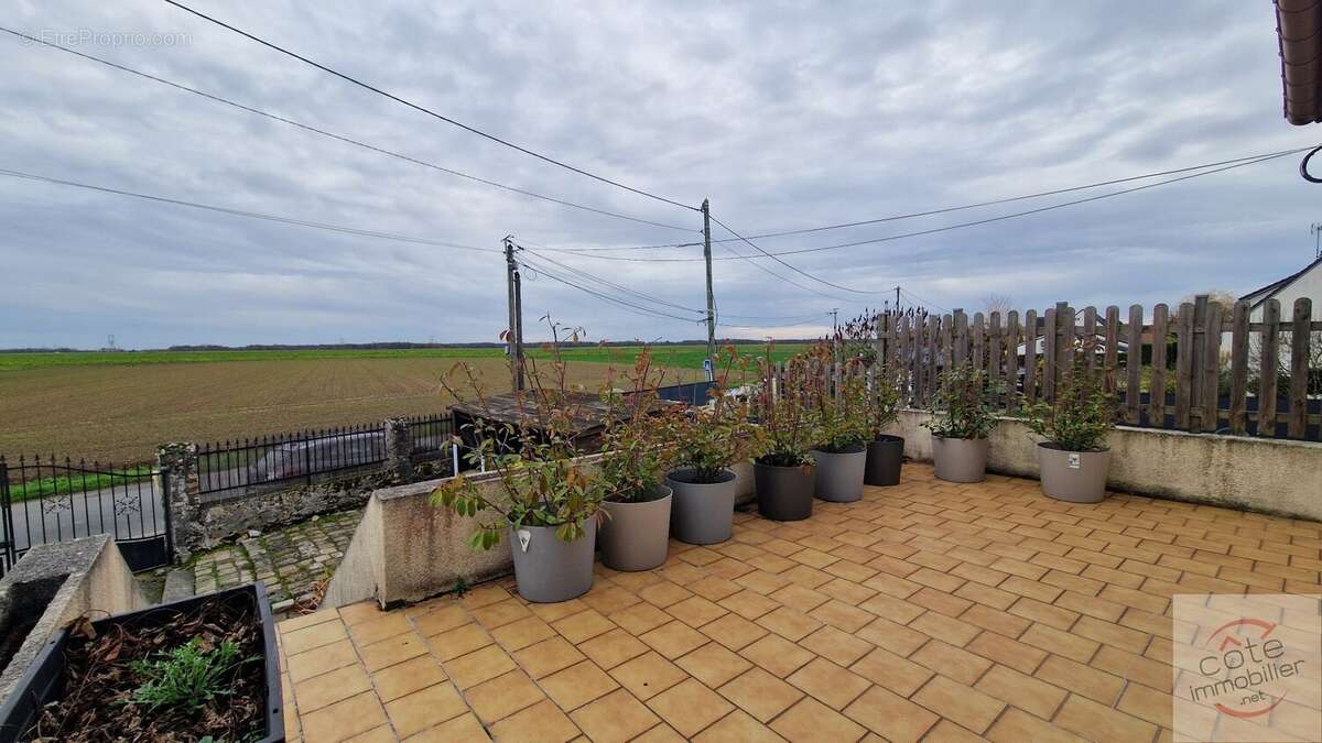 Maison à LES GRANGES-LE-ROI