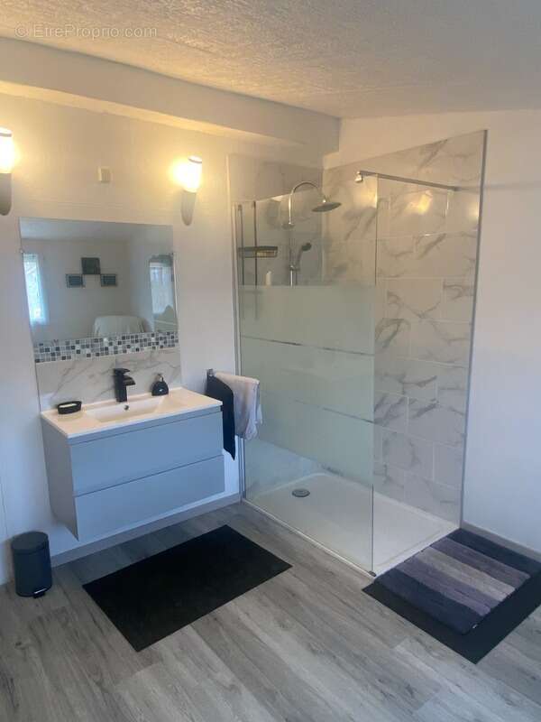 Maison à DECAZEVILLE