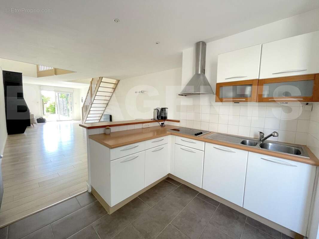 CUISINE - Commerce à AUBERS