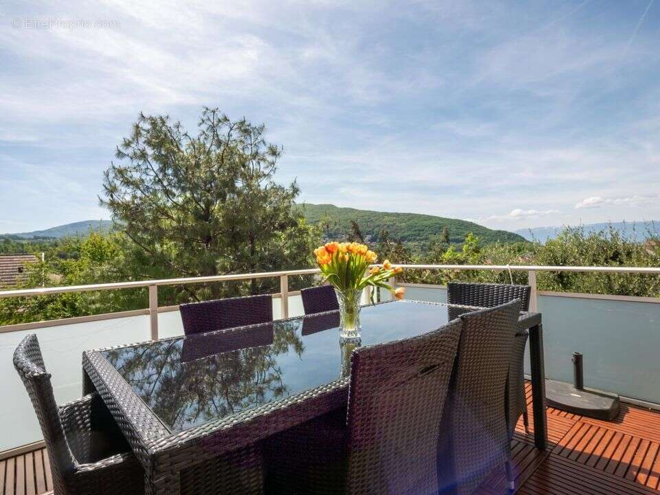 Maison à VETRAZ-MONTHOUX