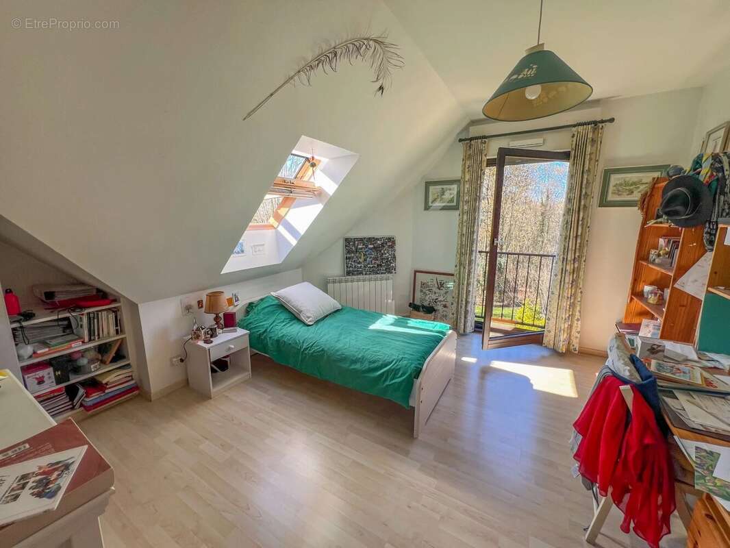 Maison à LE MESNIL-SAINT-DENIS