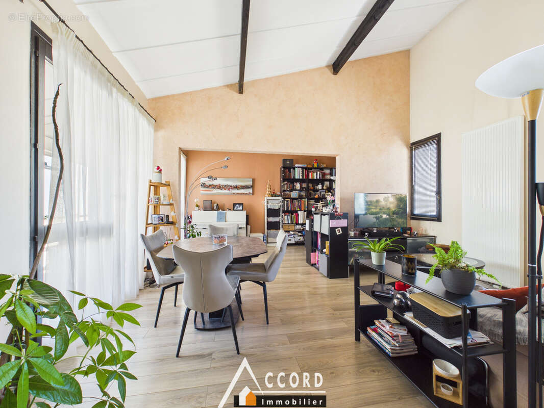 Appartement à SARTROUVILLE