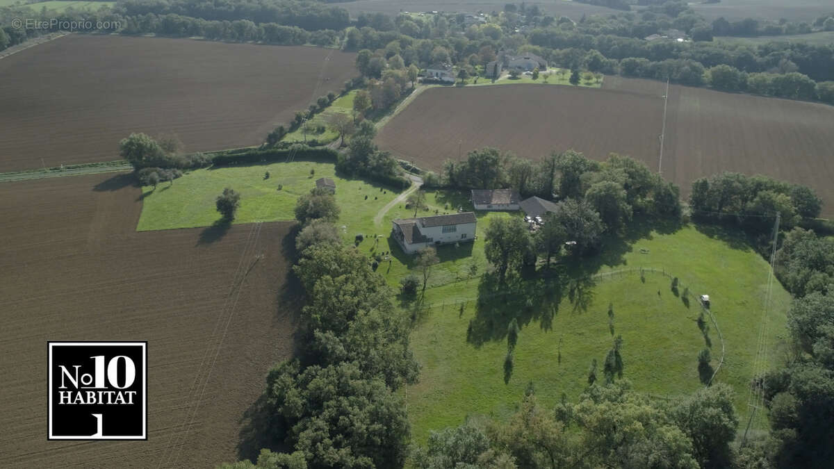 Maison à MAUVEZIN