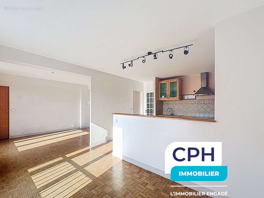 Appartement à COURBEVOIE