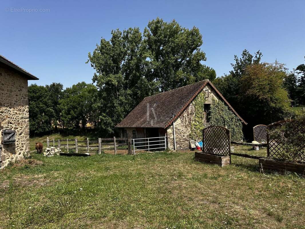 Maison à VICQ-SUR-BREUILH