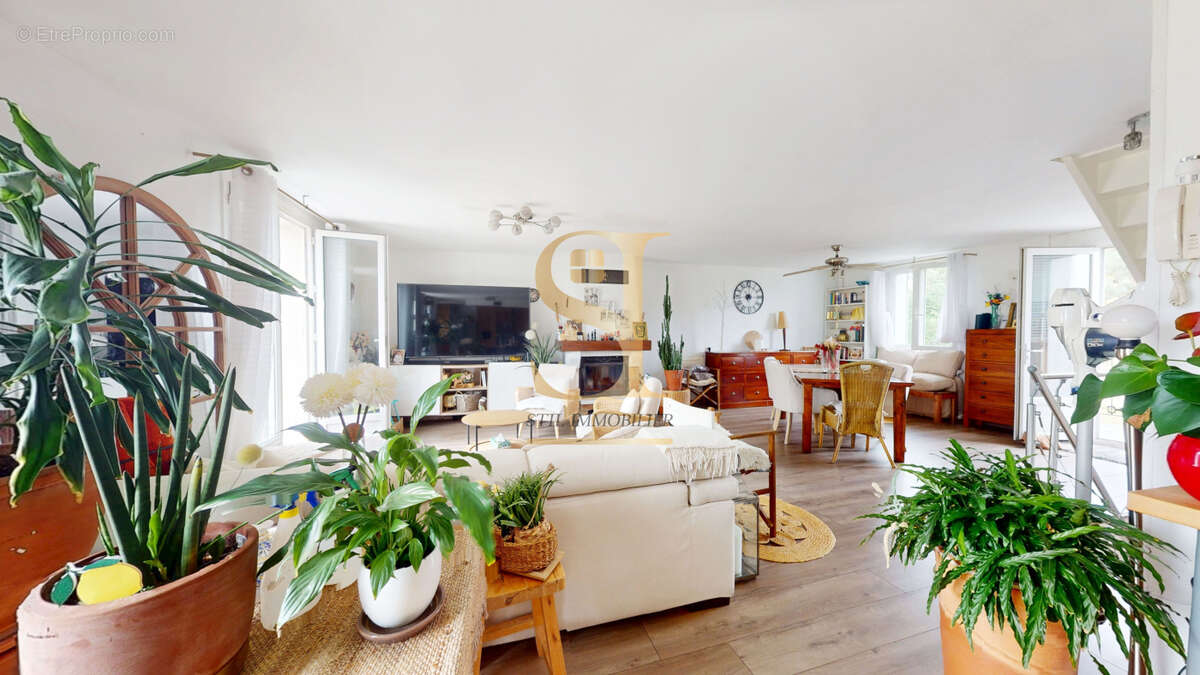 Maison à LA VILLE-DU-BOIS