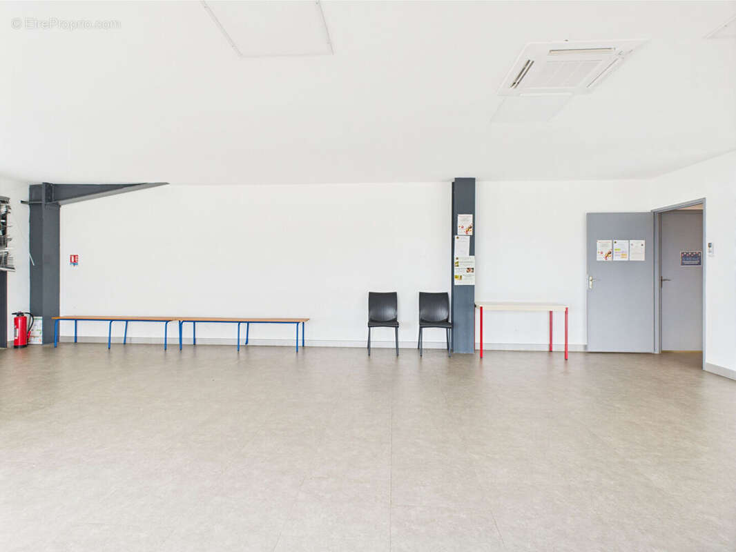 Local d'activité Prunelli Di Fiumorbo 240 m2 - photo 3