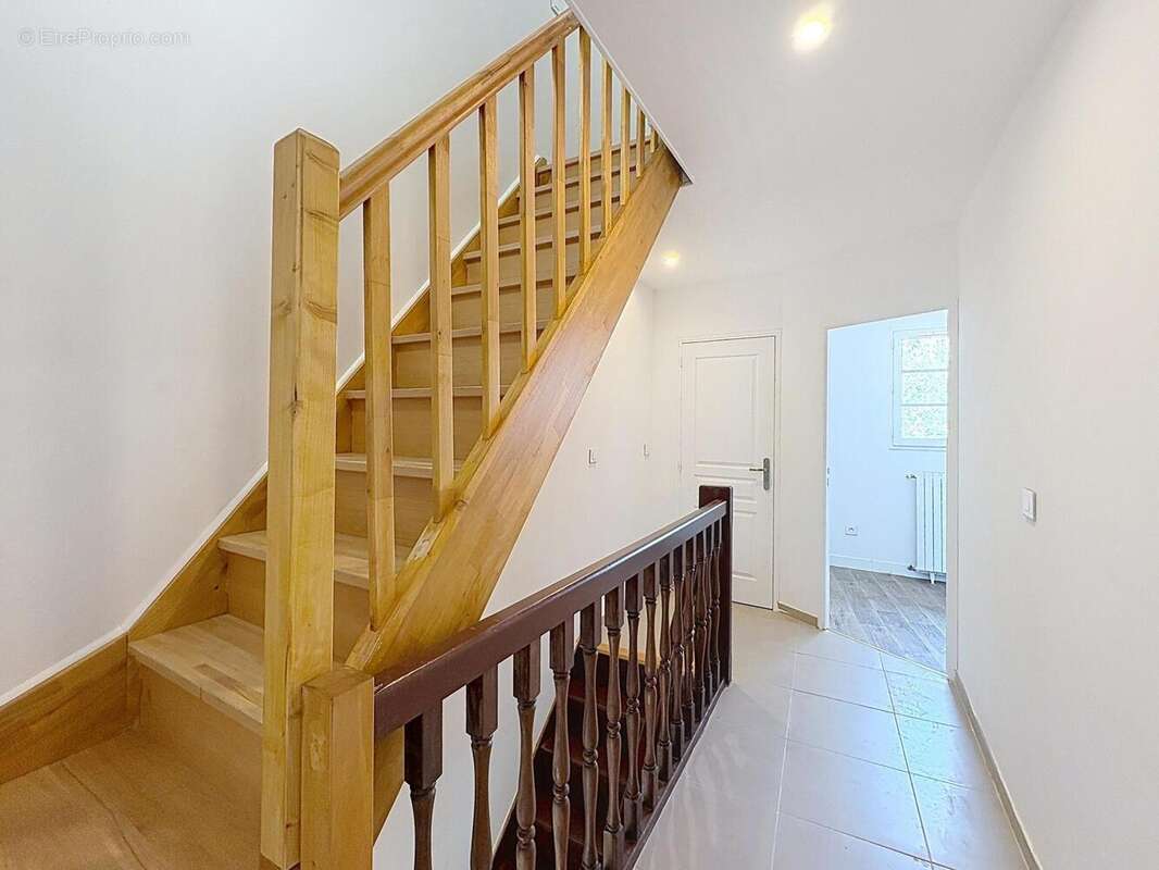 Appartement 120 m² à Fosses  - photo 4
