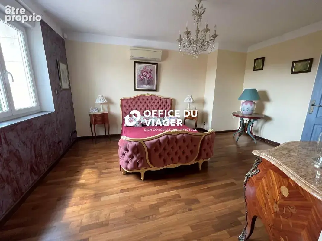 Maison - 5 pièces - 210 m² - photo 7