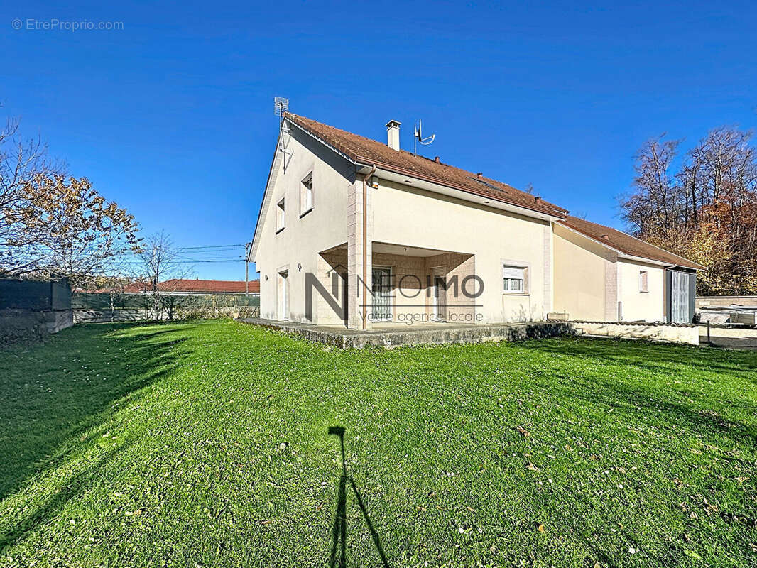 Maison à NEUFCHATEAU