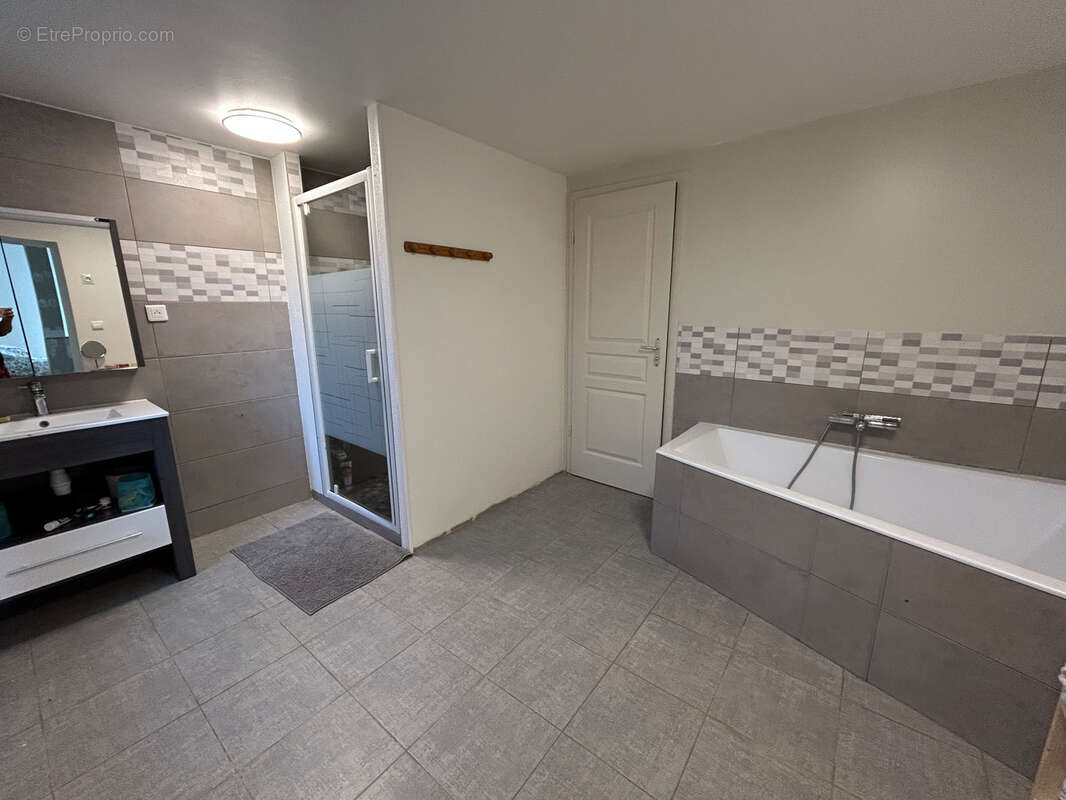 Maison à GUYANS-VENNES