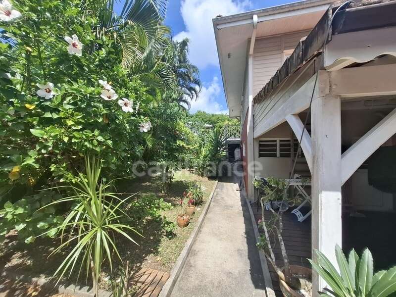 Maison à LES TROIS-ILETS