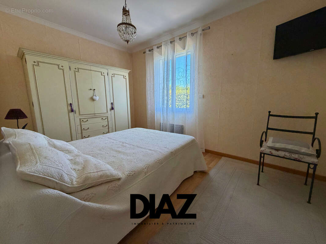 À VENDRE   NÎMES VACQUEROLLES Villa 4 pièces   86 m2   Terrain de 450 m2   299 250 € - photo 6