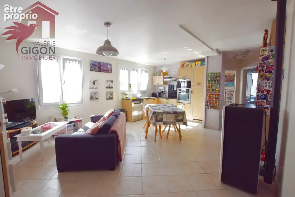 Venez découvrir cette CHARMANTE MAISON TRADITIONNELLE construite en 1957 et entièrement rénovée, offrant un ca - photo 4