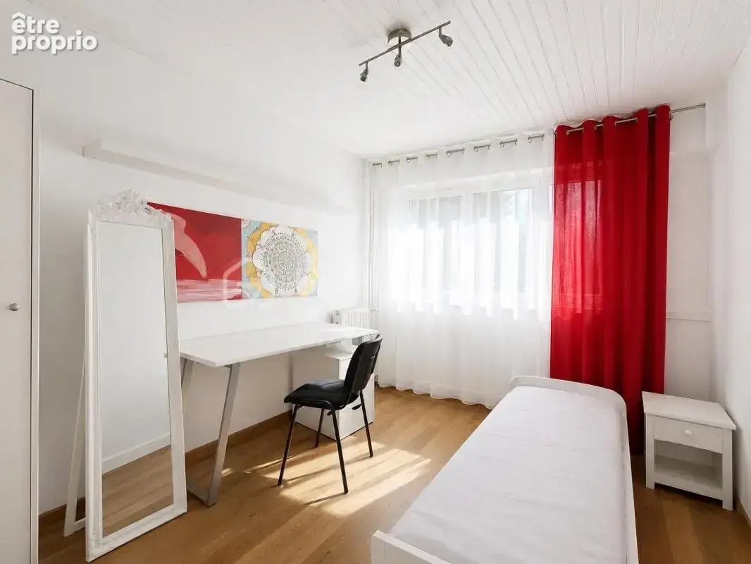 Appartement T5 - 104m² avec balcon, parking et cave - photo 5