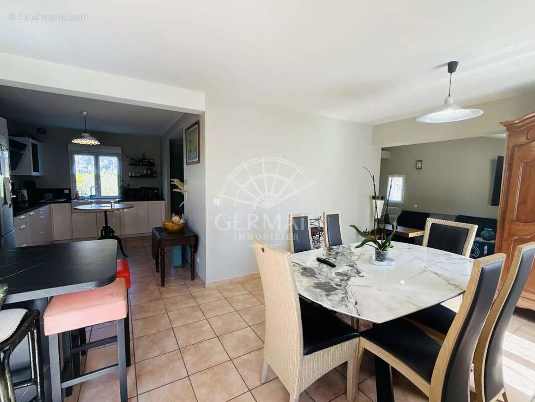 Maison à L'ISLE-SUR-LA-SORGUE