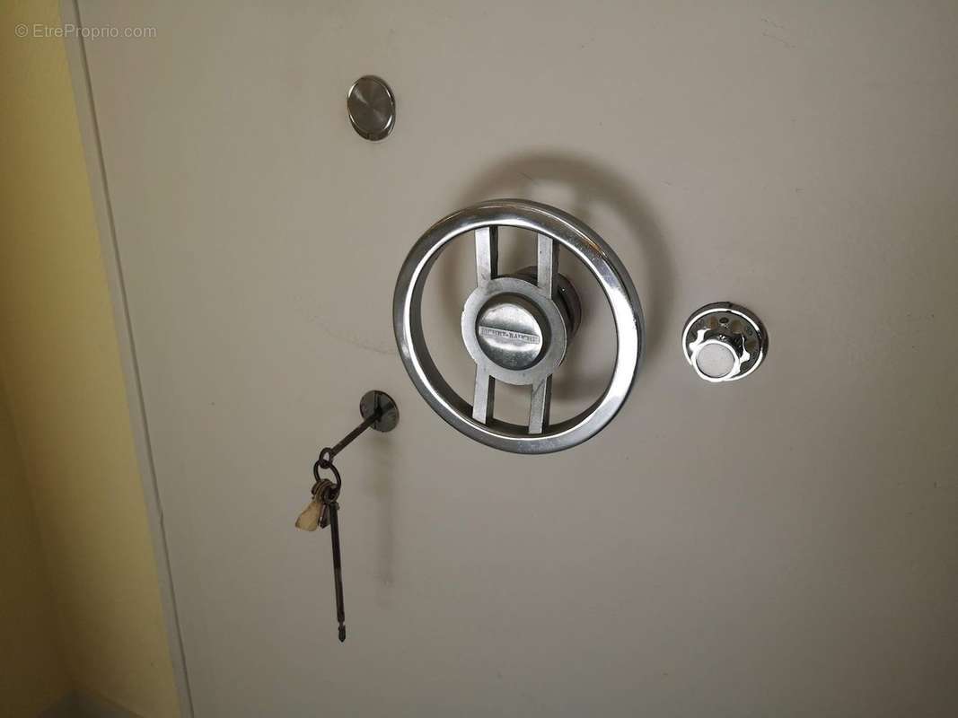 Commerce à PARIS-16E