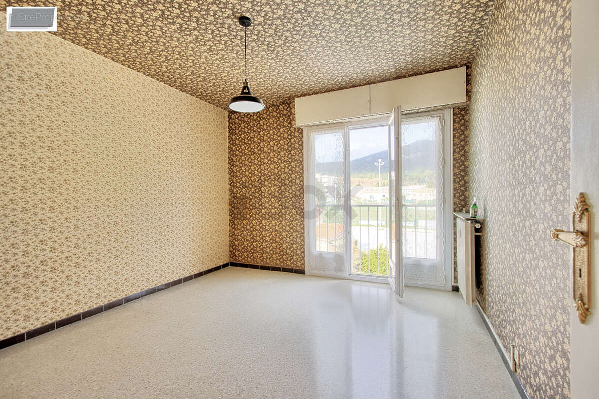 Appartement à LA VALETTE-DU-VAR