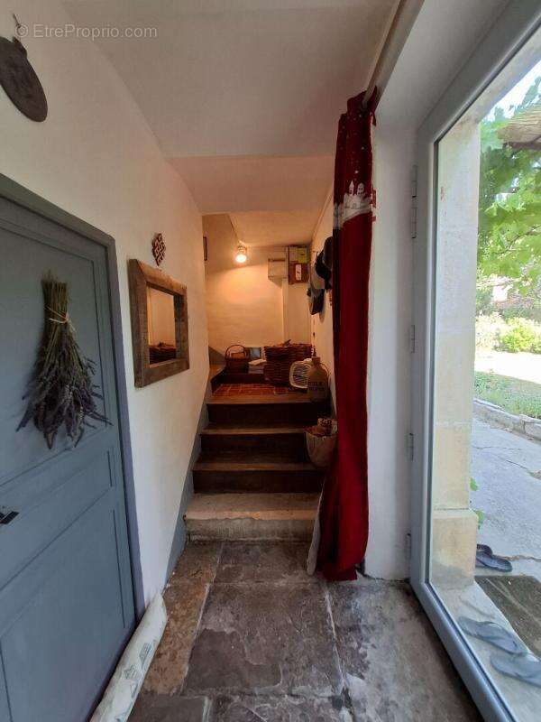 Charme, authenticité et potentiel pour cette belle maison de 90 m² + 50 m² de remise sur un terrain 690 m² constructible dans sa - photo 6