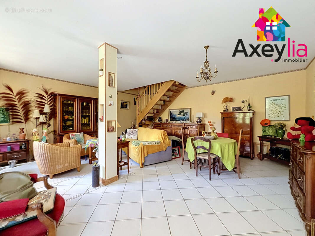 A vendre - riorges - maison avec deux chambres, garage et terrain clos - photo 5