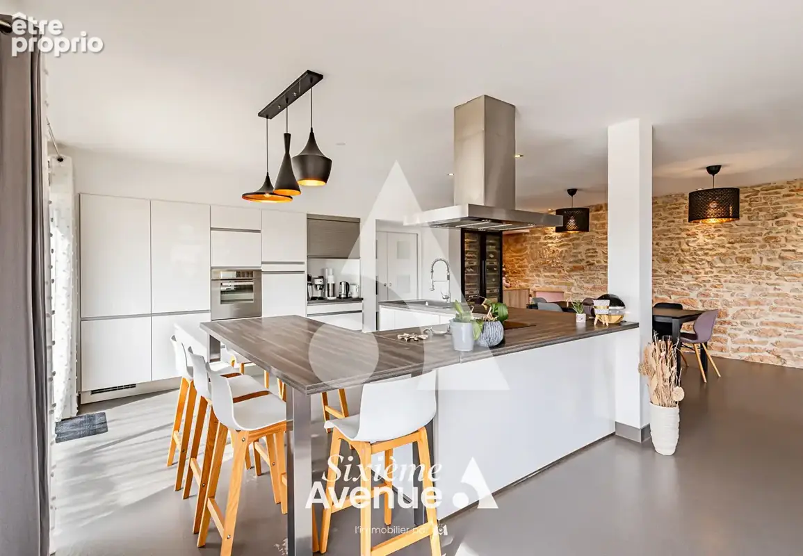Ancien cuvage rénové de 186 m² au coeur de Charnay, Piscine, 5 chambres, Vue remarquable - photo 3
