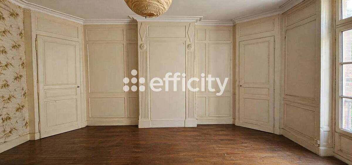 Appartement 400 m² à Niort  - photo 16