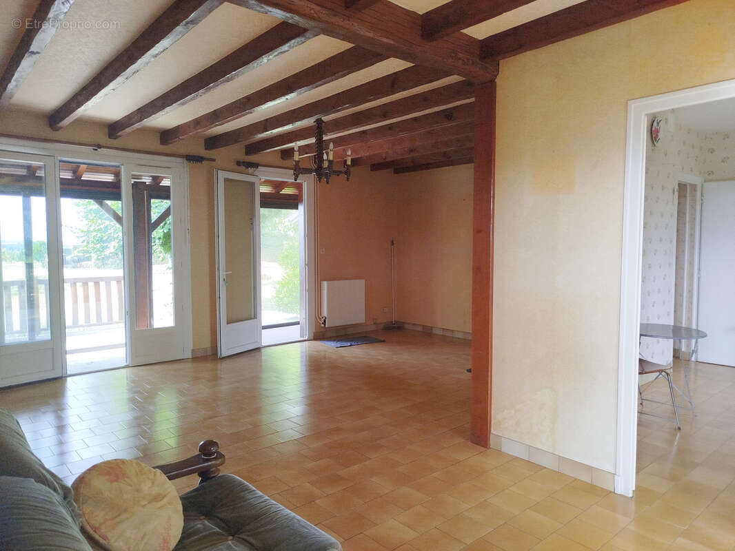 Charmante Maison construite en 79 avec Vue Panoramique et Grand Terrain de 4121 m2 - photo 9