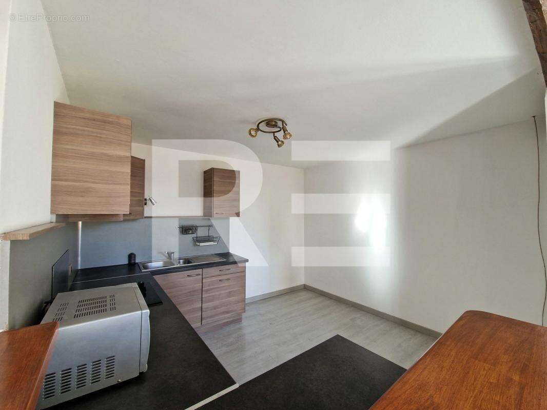APPARTEMENT 63 M² A 10 minutes à pied des halles de Nîmes, pour primo accédant ou investisseur - photo 3