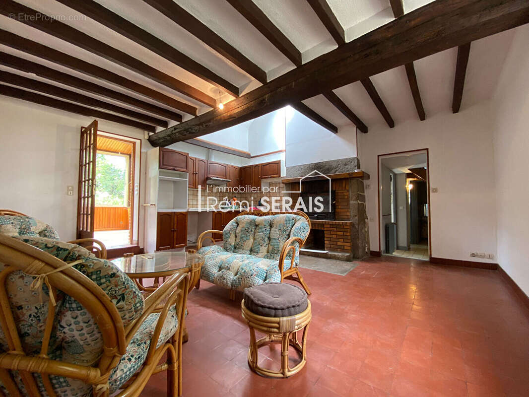 Maison à LE MENIL-DE-BRIOUZE