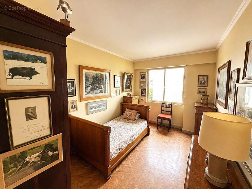 Appartement à NEUILLY-SUR-SEINE