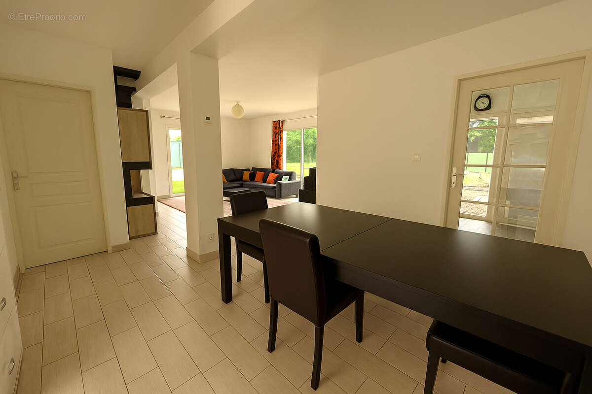 Maison à SAINT-GENIS-POUILLY