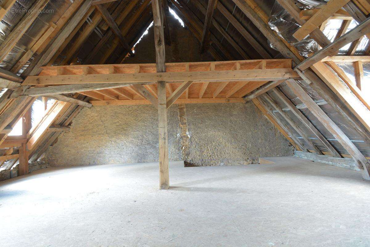 Maison à IVOY-LE-PRE