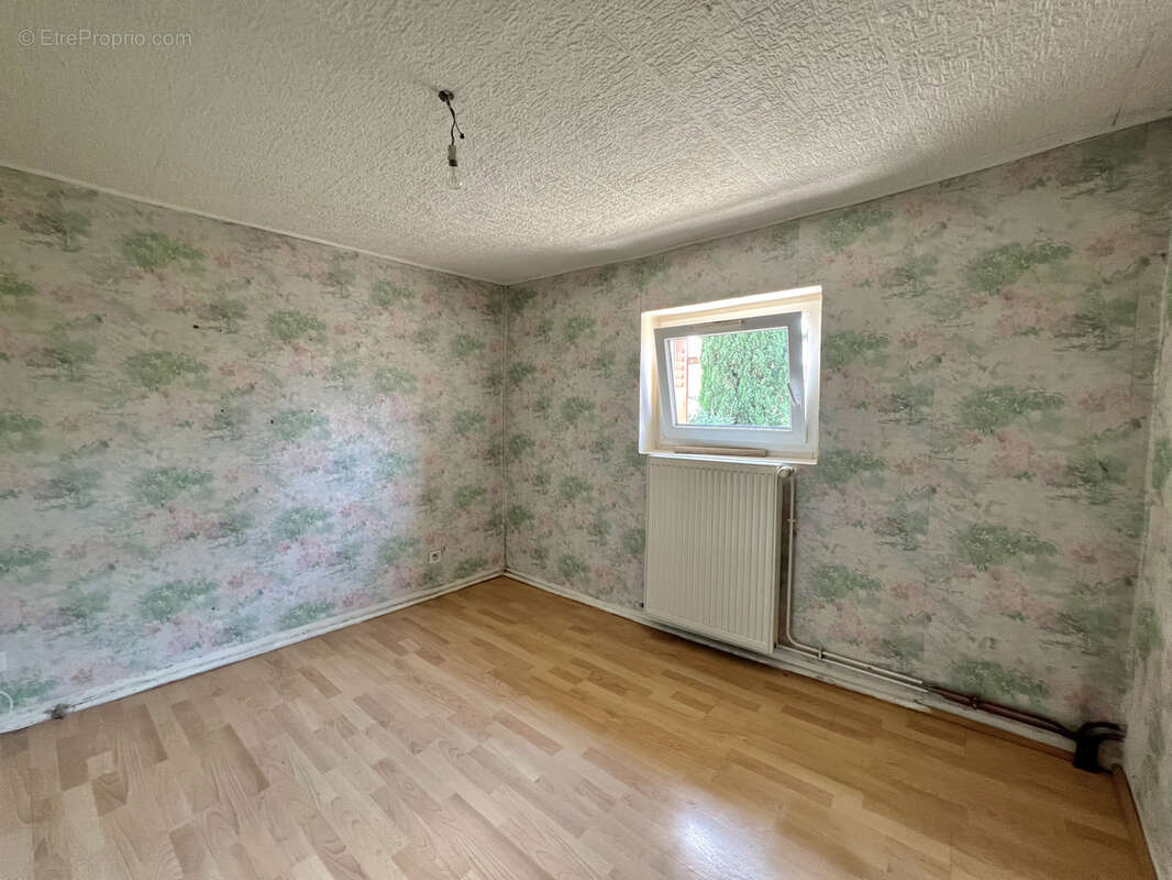 Maison à MARCILLY-LE-CHATEL