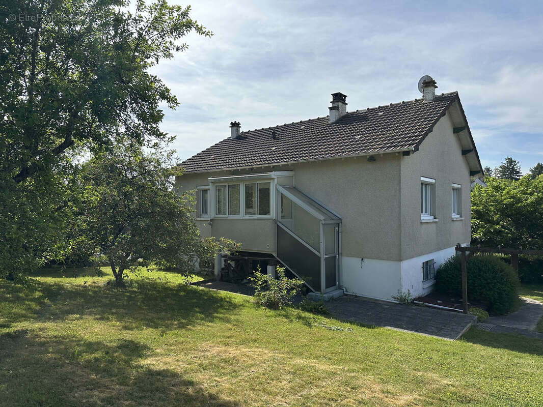 Maison à VAUX-LE-PENIL