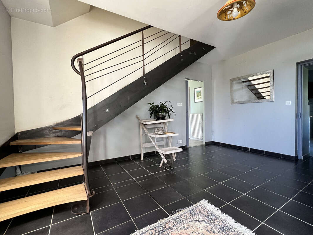 entrée - Maison à GAGEAC-ET-ROUILLAC