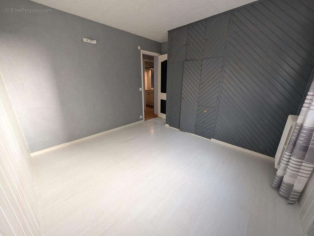 Appartement à LES CLAYES-SOUS-BOIS