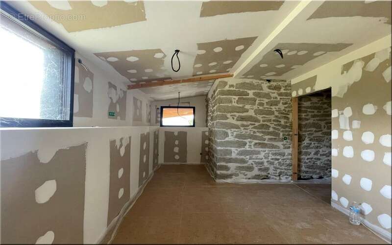 Maison à CHALLONGES