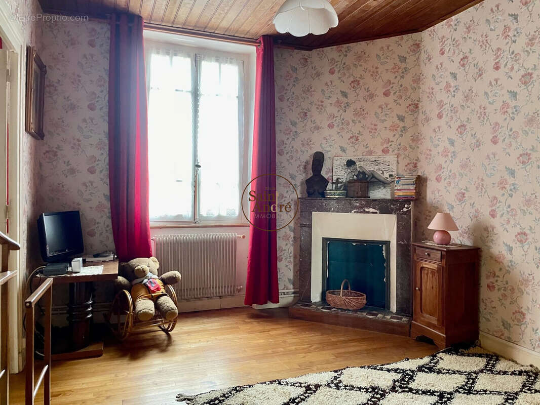 Maison 200 m² à Lizant  - photo 7