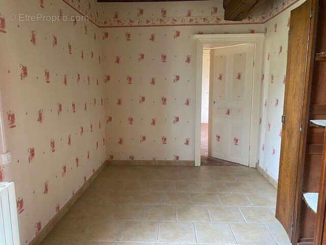 Maison à MONTSAUCHE-LES-SETTONS