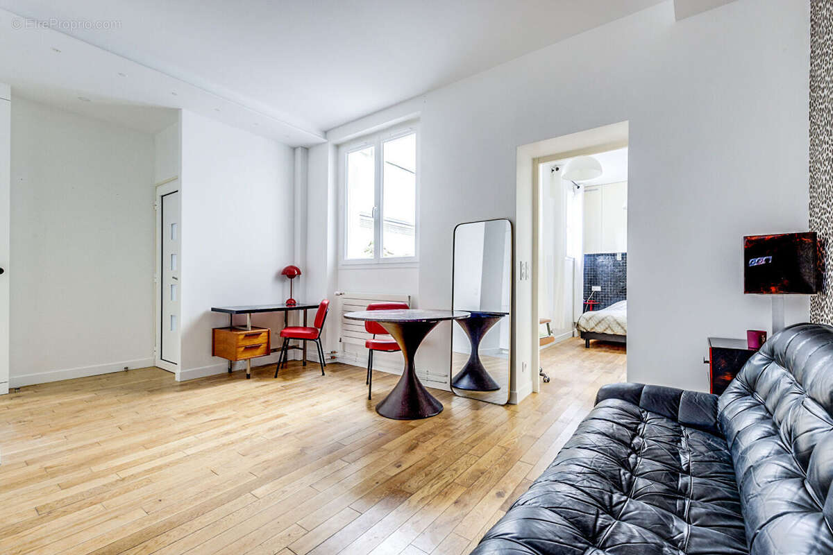 Appartement à PARIS-14E