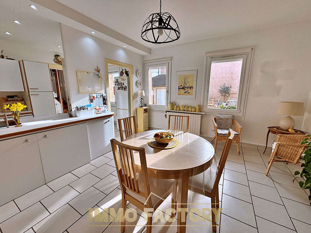 Maison à POUILLY-SOUS-CHARLIEU