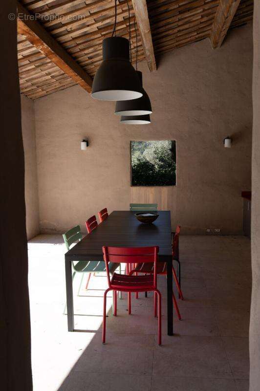 Maison à CEYRESTE