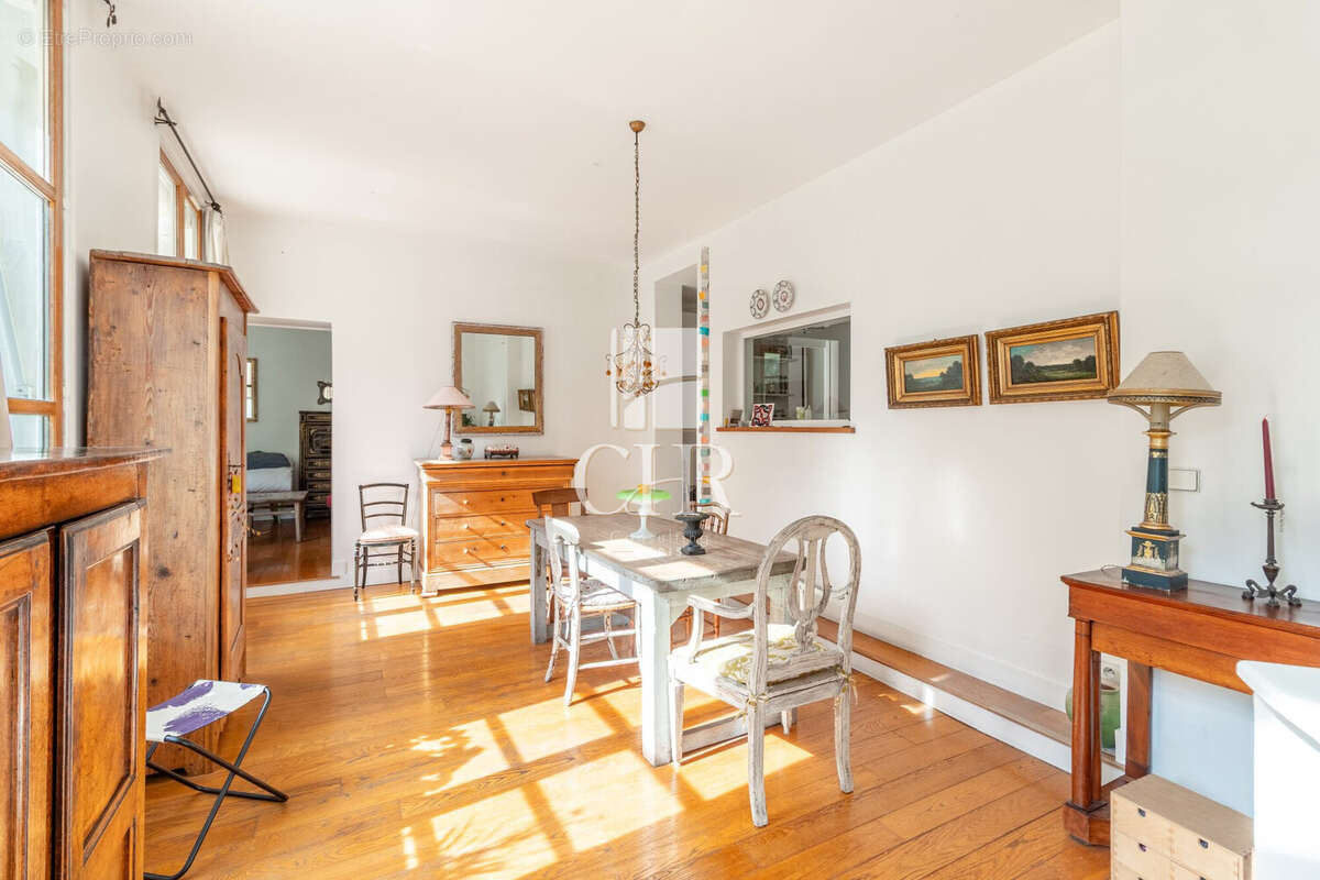 Appartement à PARIS-3E