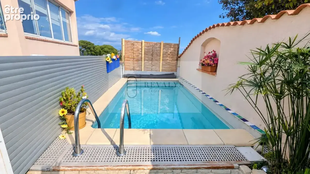 Alpes maritimes (06) saint-laurent-du-var a vendre haut de maison + jardin + piscine - photo 1