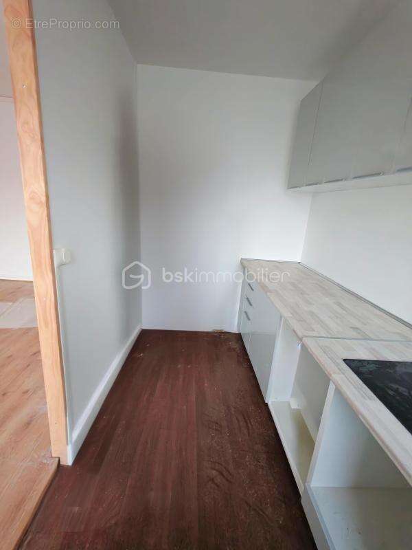 Superbe 3 pièces entièrement rénové avec balcon, ascenseur et vue dégagée - photo 6