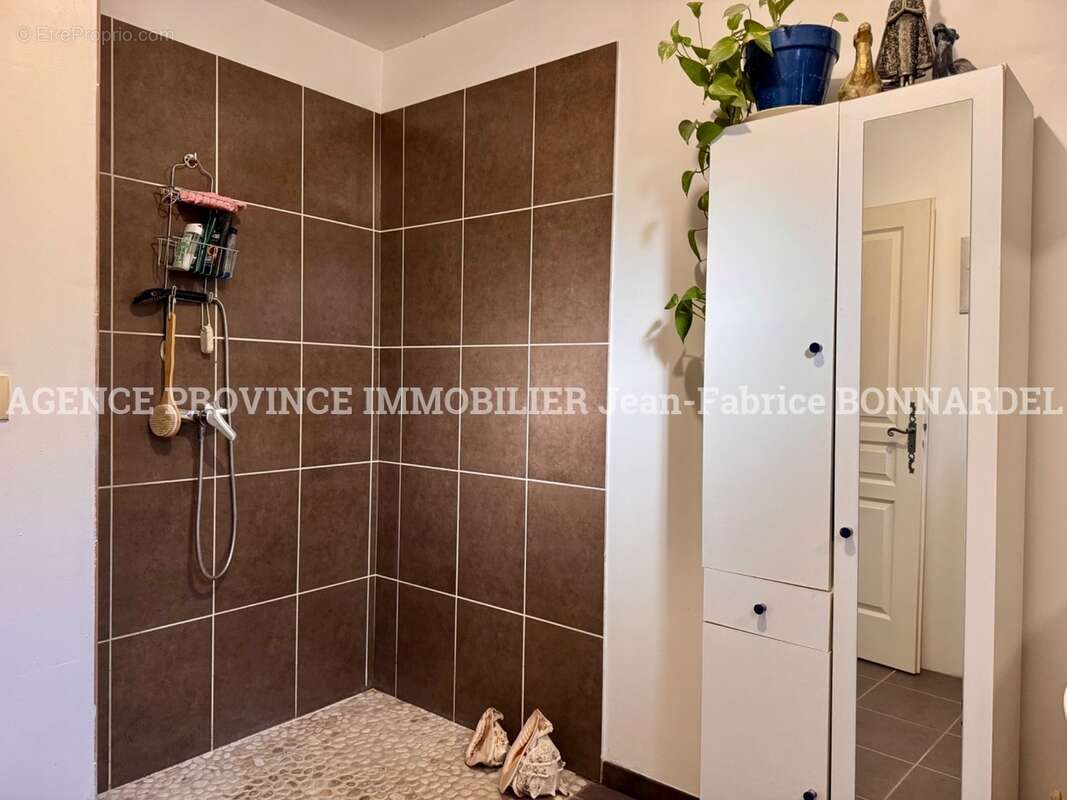 Maison à SAINTE-CECILE-LES-VIGNES