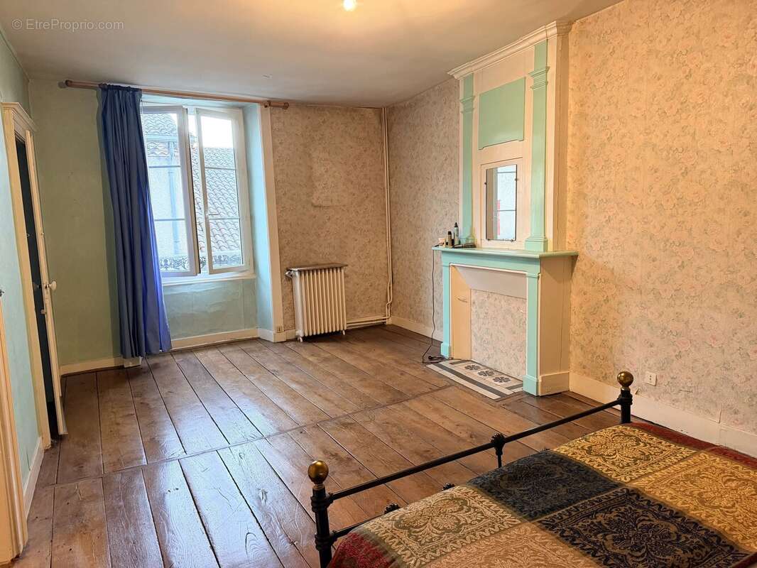 Grande maison de ville spacieuse et modulable, située au cœur de cette ville animée - photo 12