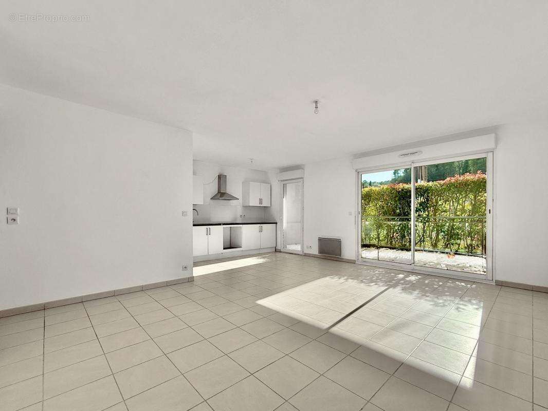 Appartement à LA COLLE-SUR-LOUP